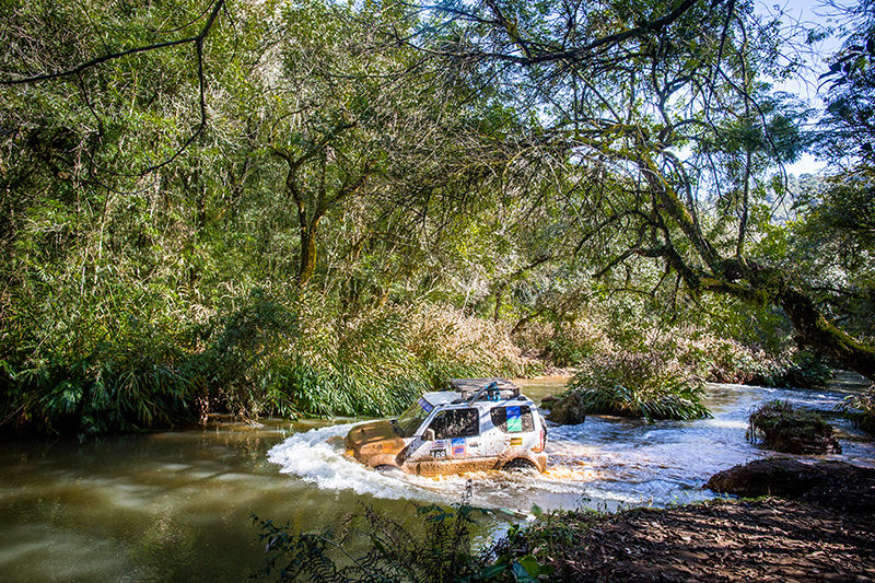 Percurso teve belas paisagens - Foto: Tom Papp / Suzuki