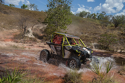 Carros, motos, quadriciclos e UTVs participam da competição