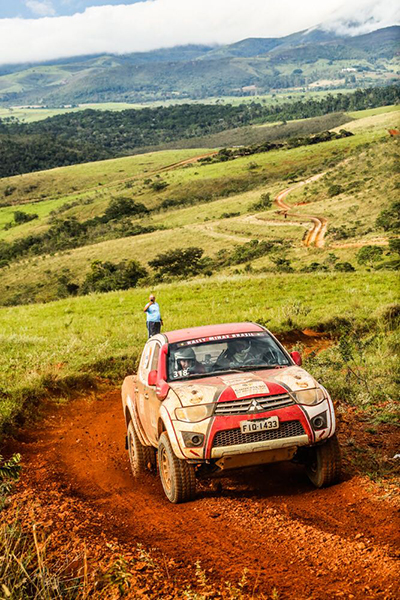 Nessa temporada eles defendem o terceiro lugar no Rally dos Sertões (Sanderson Pereira)