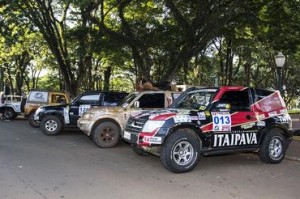 Carros alinhados antes da largada em Campo Mourão (PR) - Foto: Luciano Santos/SigCom