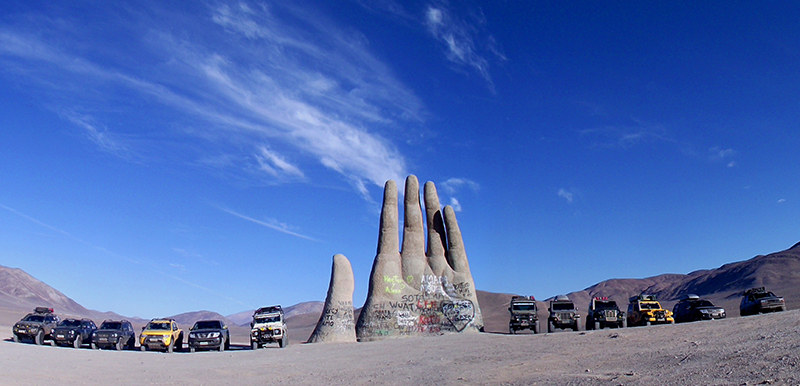 12 viaturas de variadas marcas levando quase 30 aventureiros com destino ao Deserto do Atacama