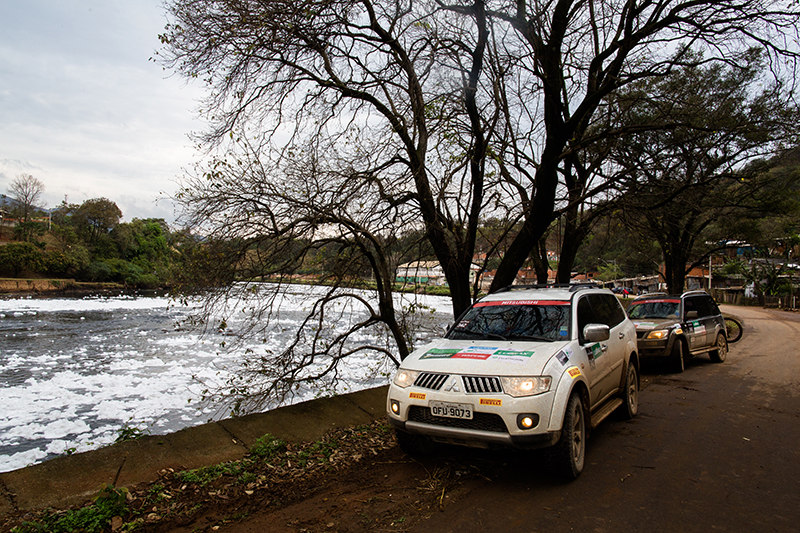 Etapa contou com uma tarefa de conscientização ambiental às margens do rio Tietê - Foto: Tom Papp / Mitsubishi