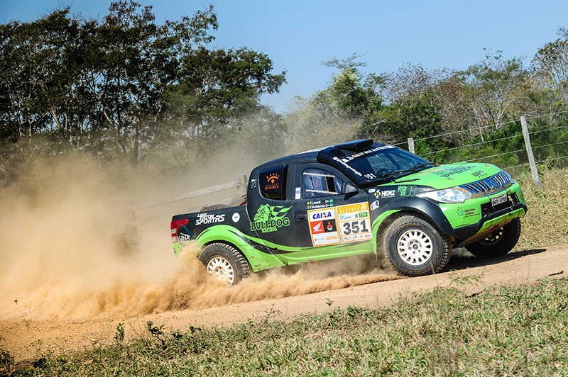 A Bulldog Racing deu um show dentro das trilhas e comemorou o segundo lugar (Doni Castilho/DFOTOS)
