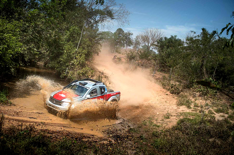 Nesta temporada, Facco pilota uma Mitsubishi Triton Sport SR - Foto: Gustavo Epifânio/Fotop