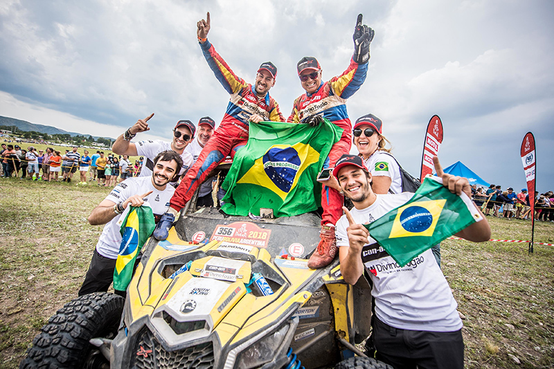 Reinaldo Varela e Gustavo Gugelmin são campeões do Rally Dakar 2018 com o UTV Can-Am Maverick X3.  