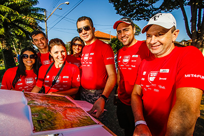 Equipes do Mitsubishi Outdoor têm até 10 pessoas - Foto: Cadu Rolim/Fotovelocidade