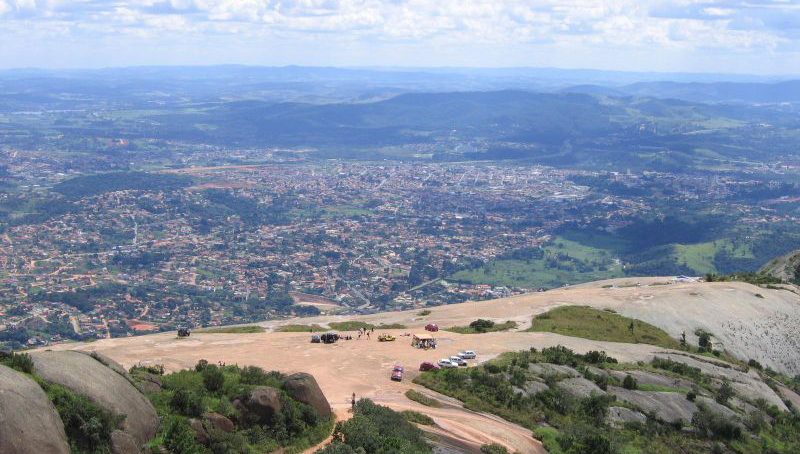 800px-Atibaia_vista_de_Pedra_Grande_1
