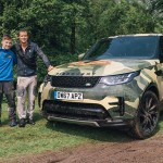 Nova campanha da Land Rover traz o aventureiro Bear Grylls fazendo surpresa para fã de 13 anos de idade