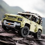 Novo Land Rover Defender chega ao Brasil, feito de LEGO