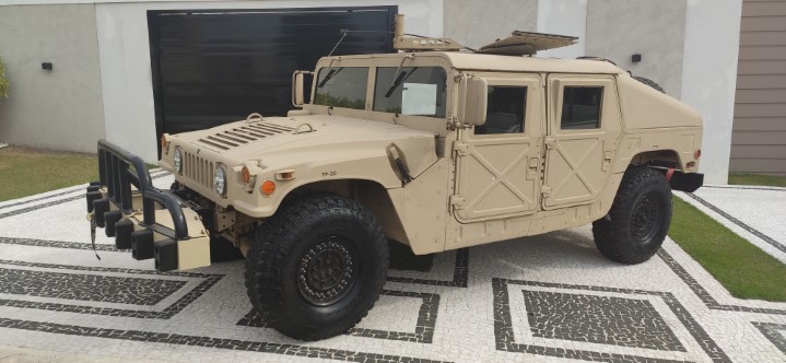 Subasta de vehículo de guerra × Humvee M1 año – Mais Off Road